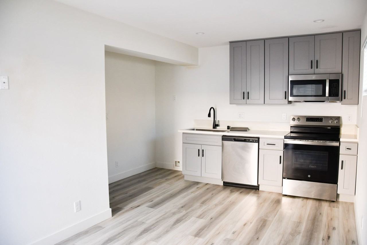 994 Valencia St - Photo 3 of 37