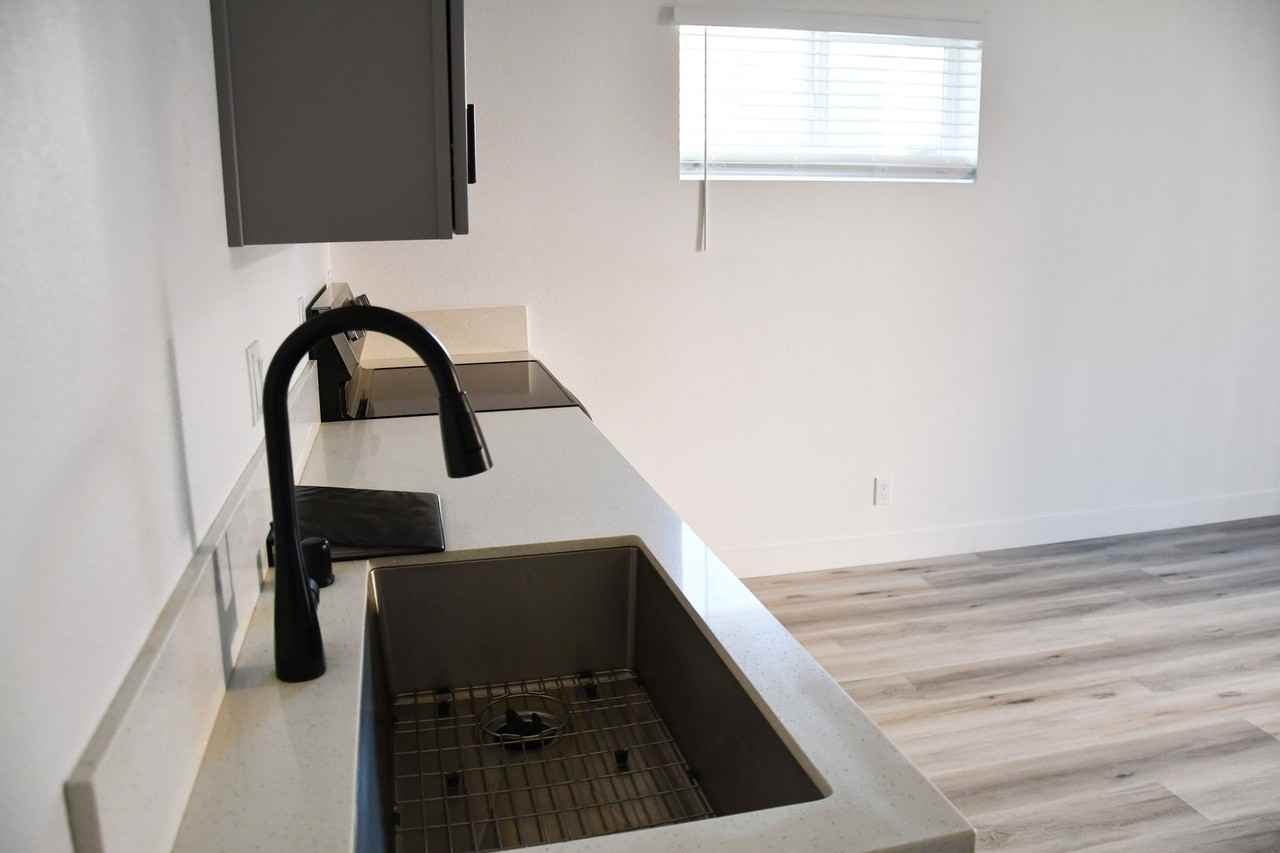 994 Valencia St - Photo 6 of 37