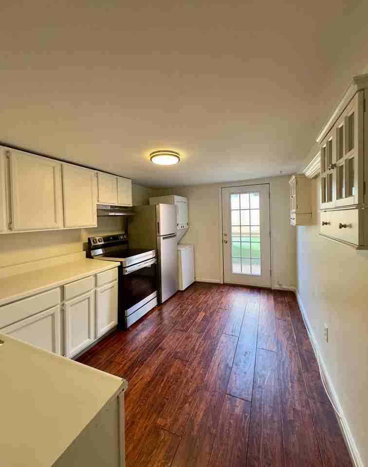 1010 Patapsco St - Photo 5 of 15