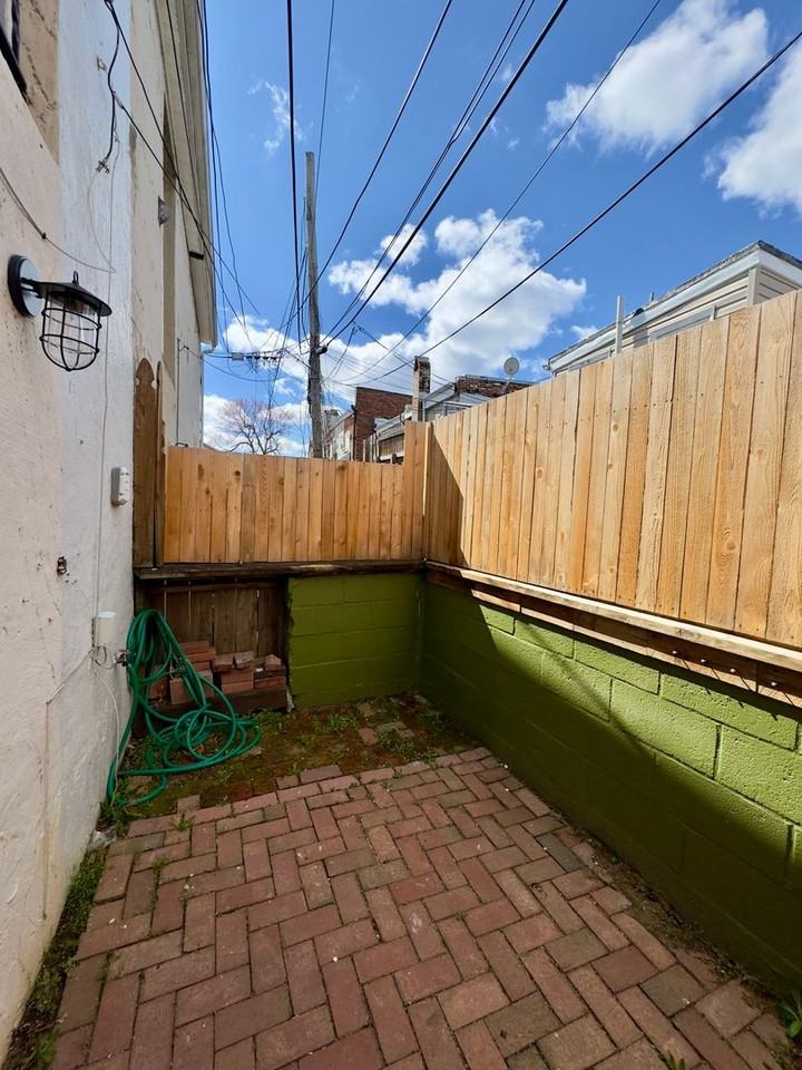 1010 Patapsco St - Photo 7 of 15