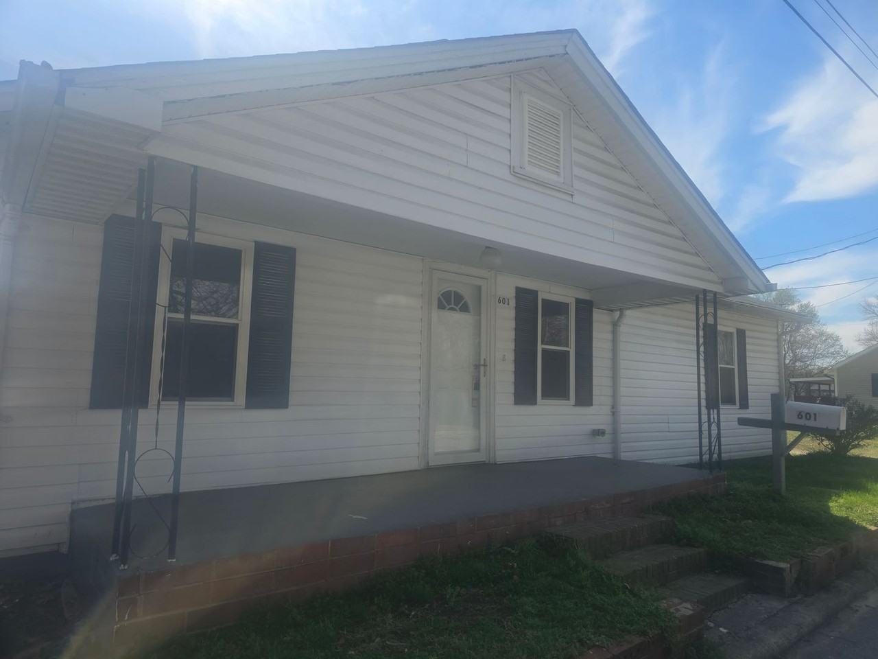 601 Huger St - Photo 2 of 8