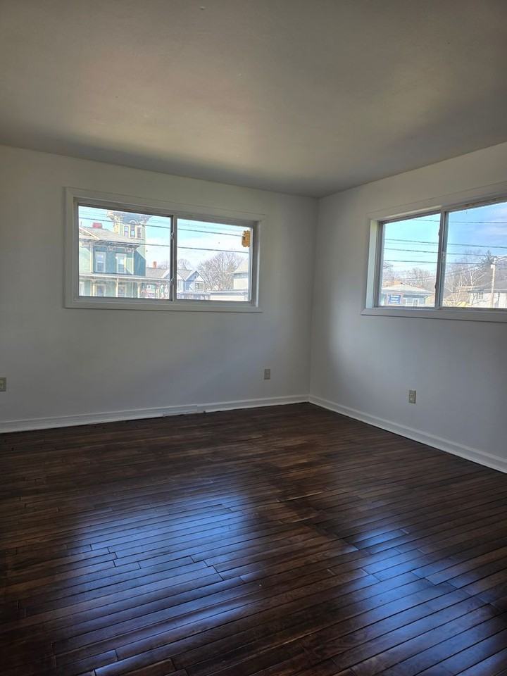 511 W Water St - Photo 3 of 9