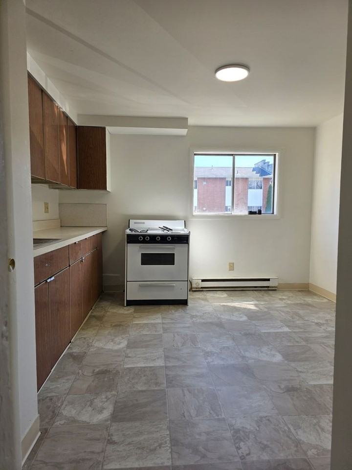 511 W Water St - Photo 7 of 9