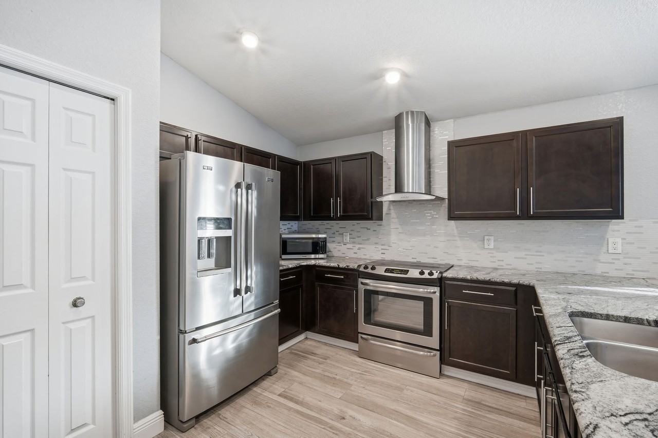 1005 Chandler Snowden Ct - Photo 6 of 25