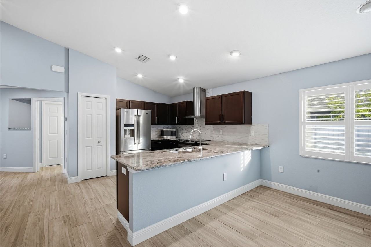 1005 Chandler Snowden Ct - Photo 7 of 25