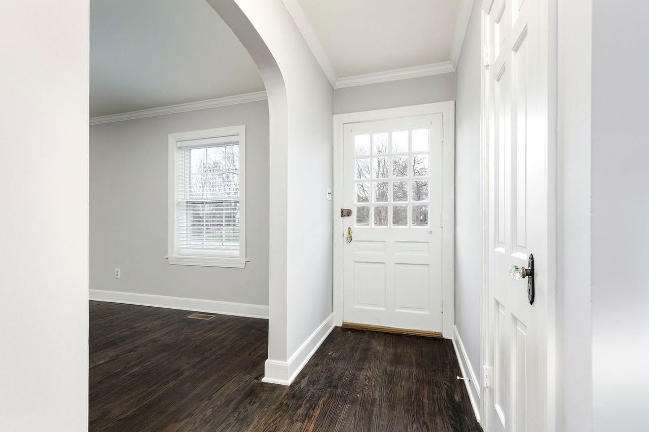 2664 Kings Hwy - Photo 2 of 41