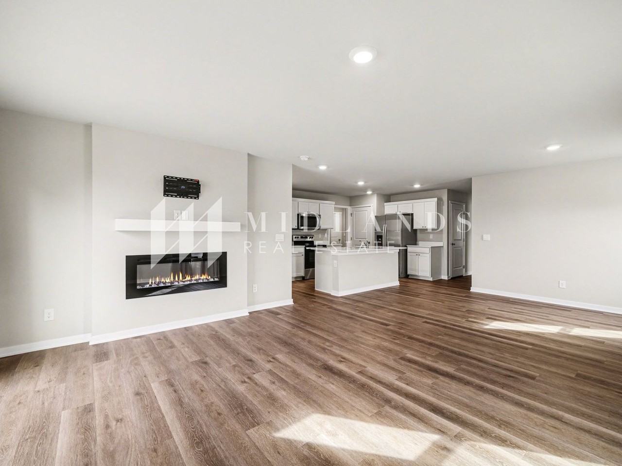 17814 Hampton Dr - Photo 2 of 18