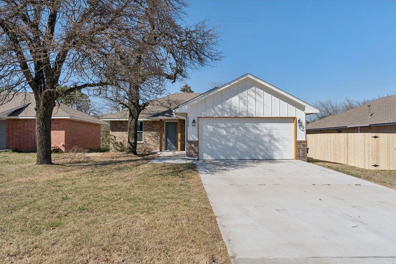 12529 Ne 36th St - Photo 3 of 33