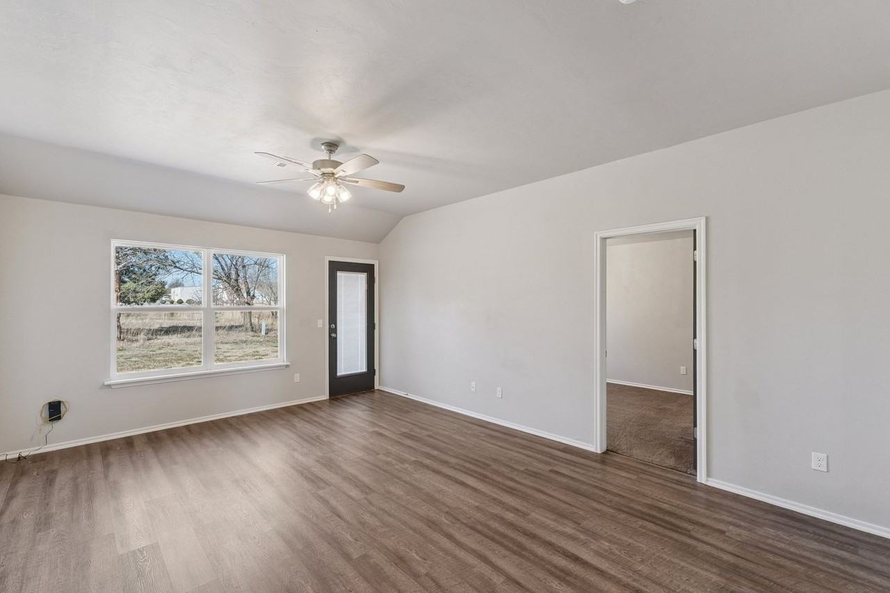 12529 Ne 36th St - Photo 7 of 33