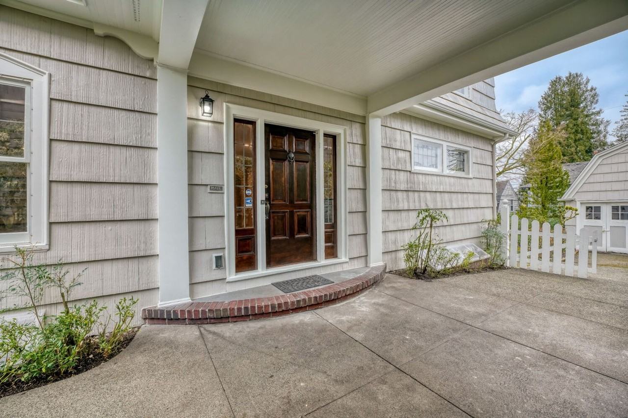 950 17th Ave E - Photo 3 of 31