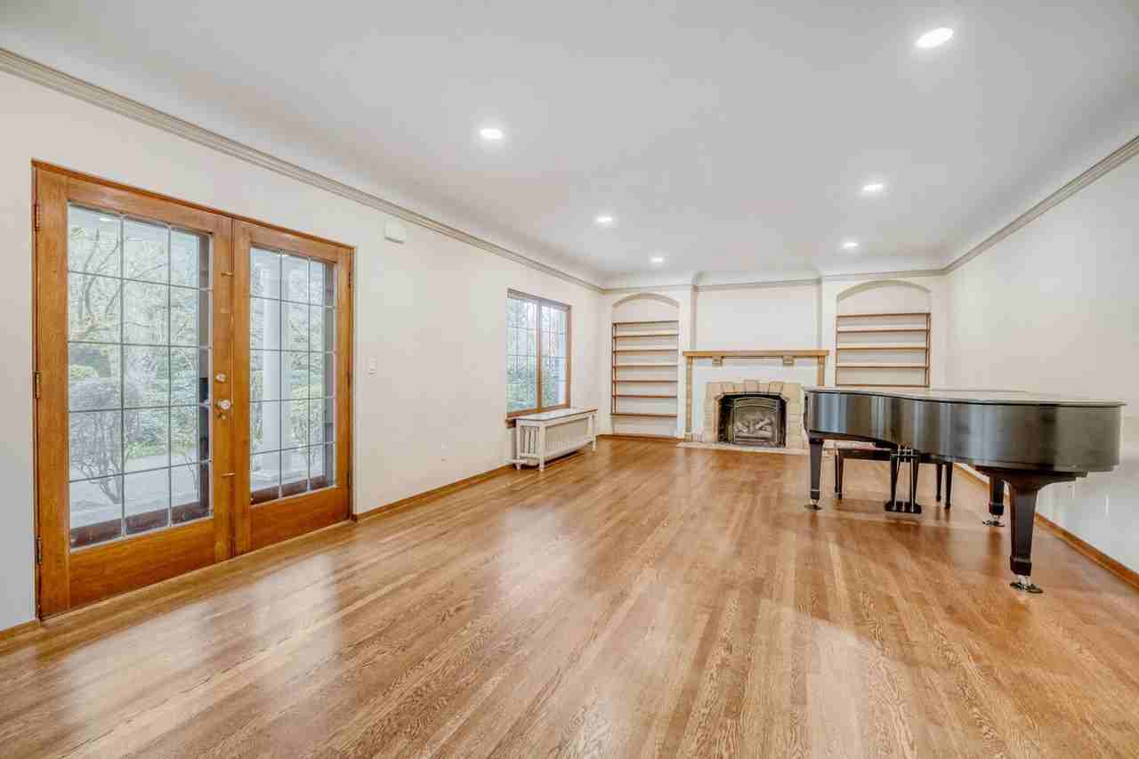 950 17th Ave E - Photo 5 of 31