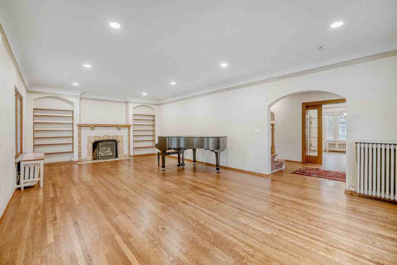 950 17th Ave E - Photo 6 of 31