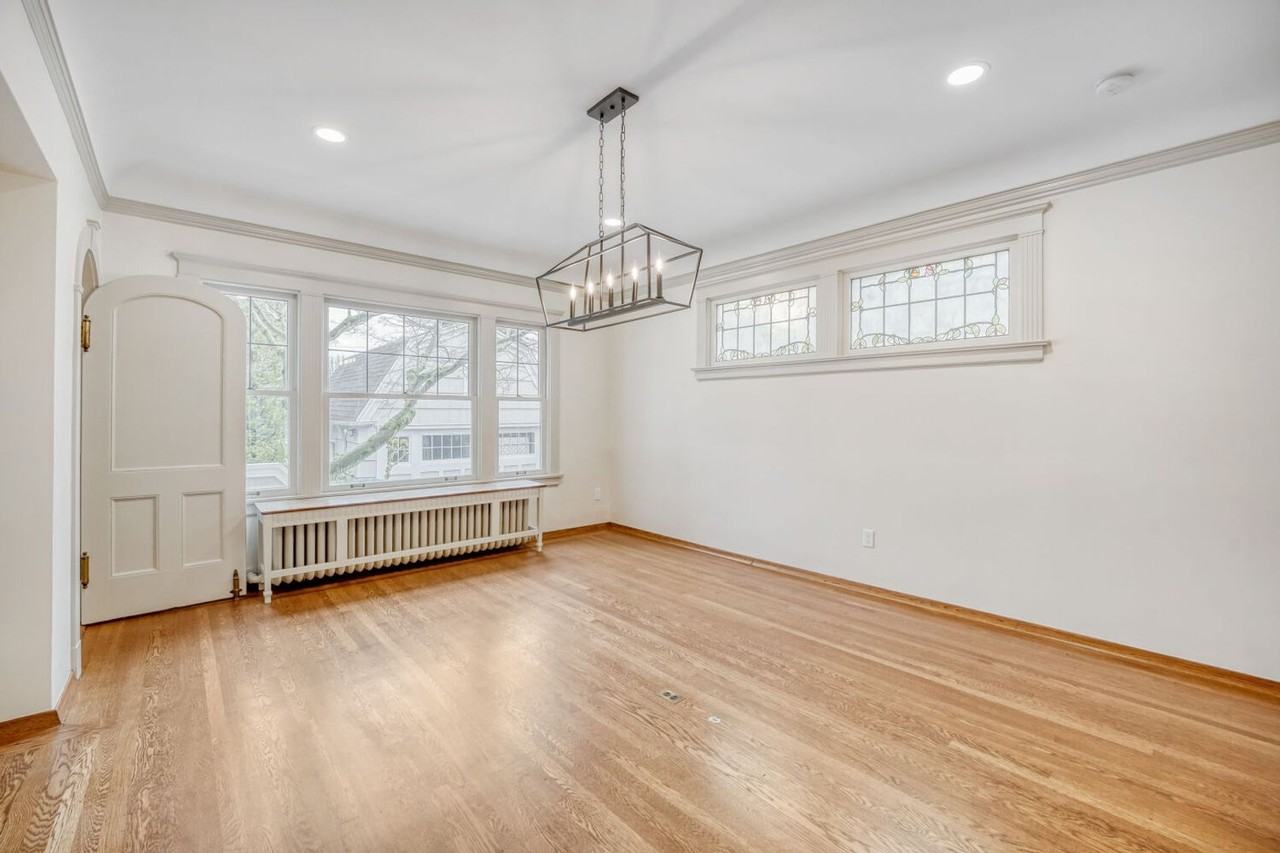 950 17th Ave E - Photo 7 of 31