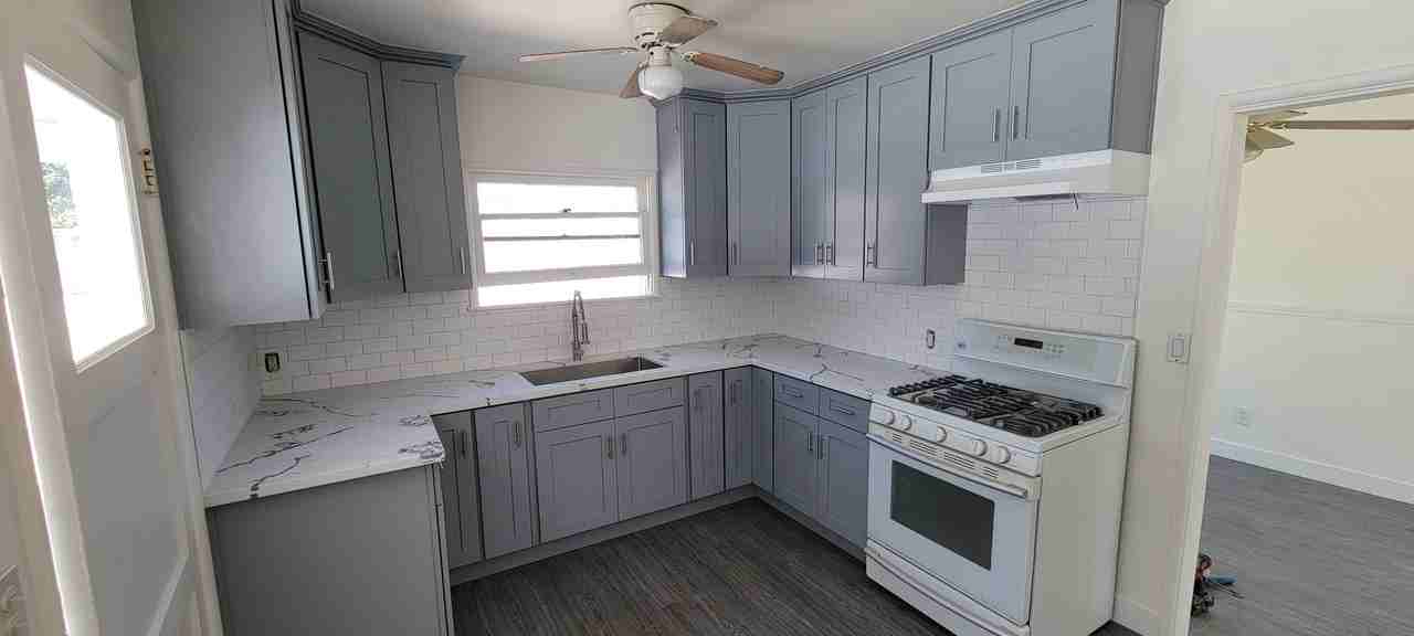 610 Clay St #610 - Photo 3 of 10