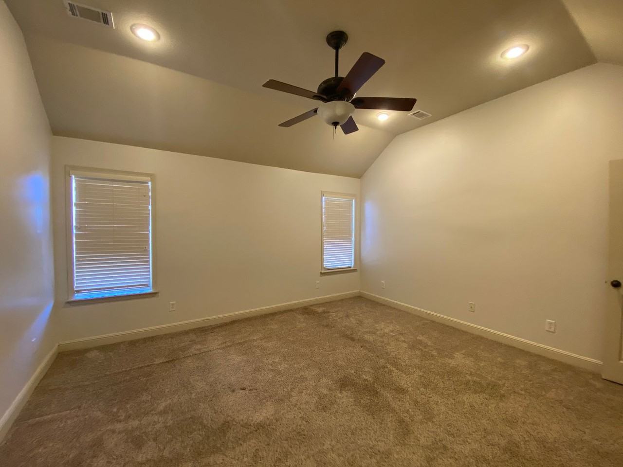 3413 Oaklawn Ave - Photo 6 of 12