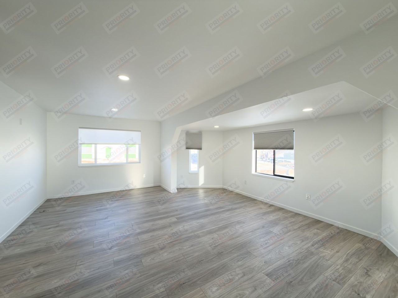 430 Oregon Ave - Photo 4 of 23