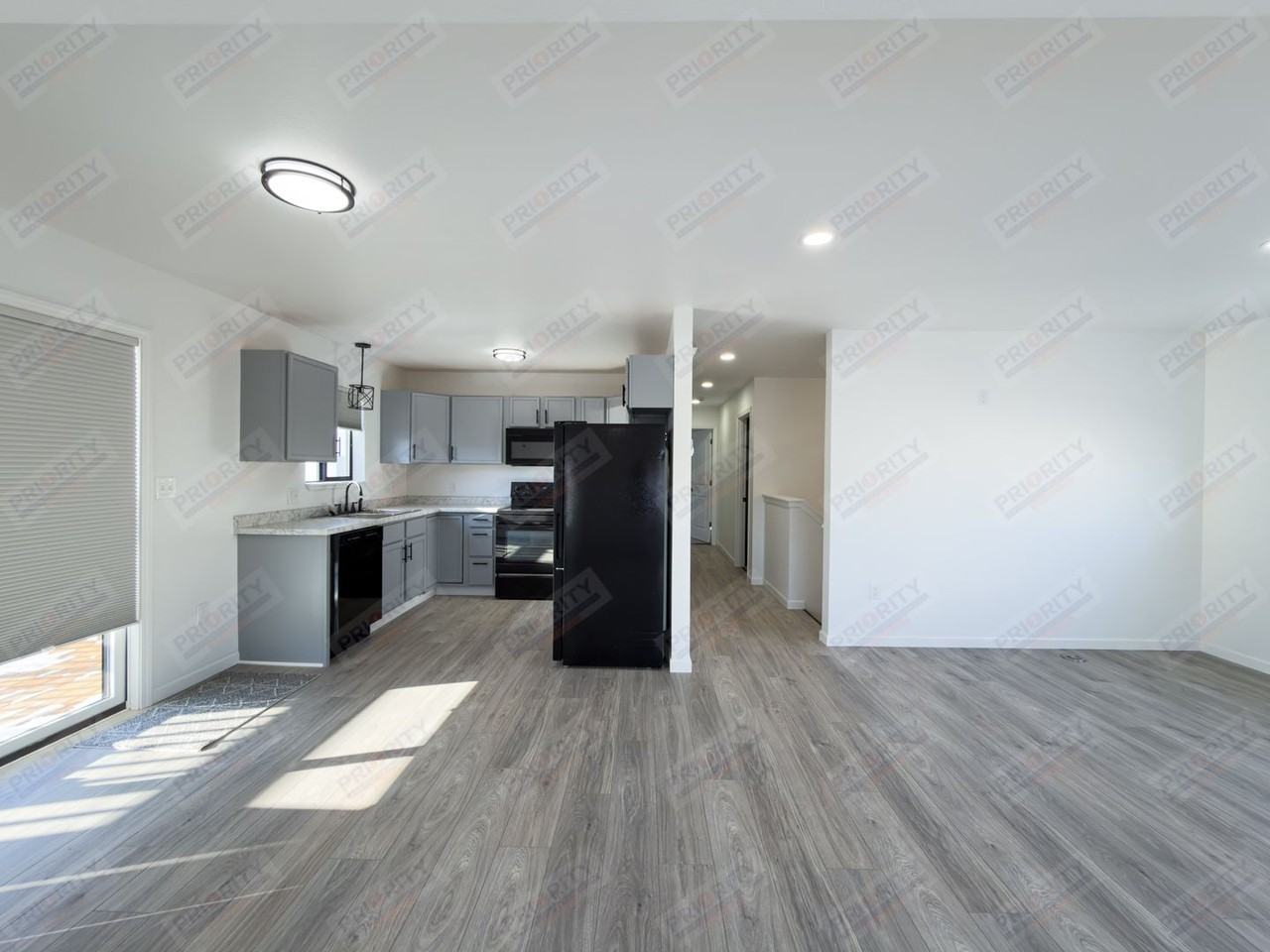 430 Oregon Ave - Photo 5 of 23