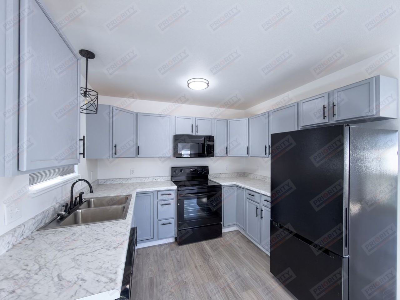 430 Oregon Ave - Photo 6 of 23