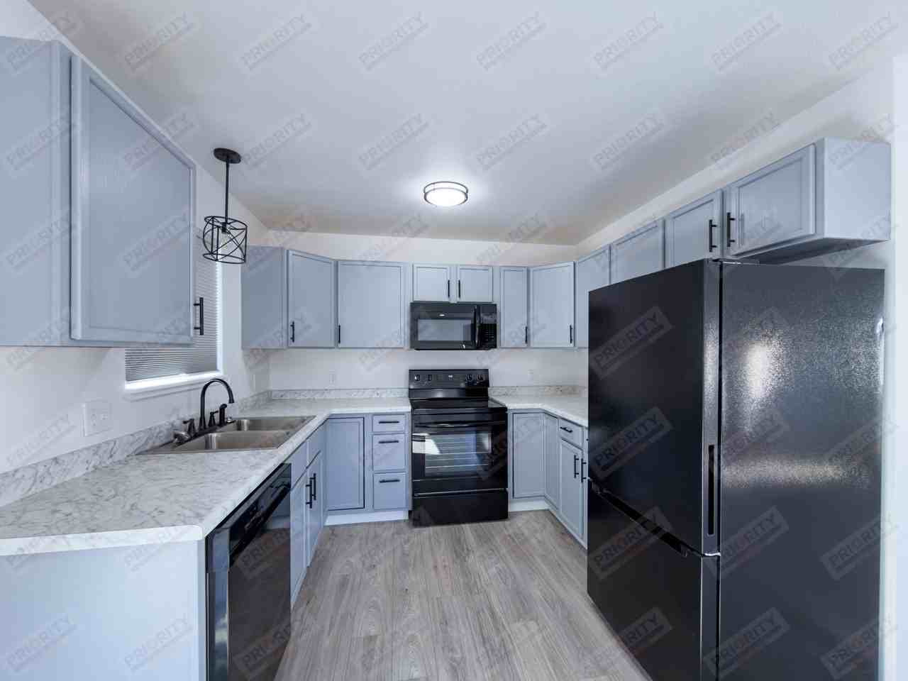 430 Oregon Ave - Photo 7 of 23