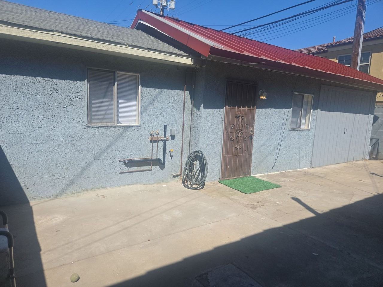 561 E 20th St - Photo 3 of 23