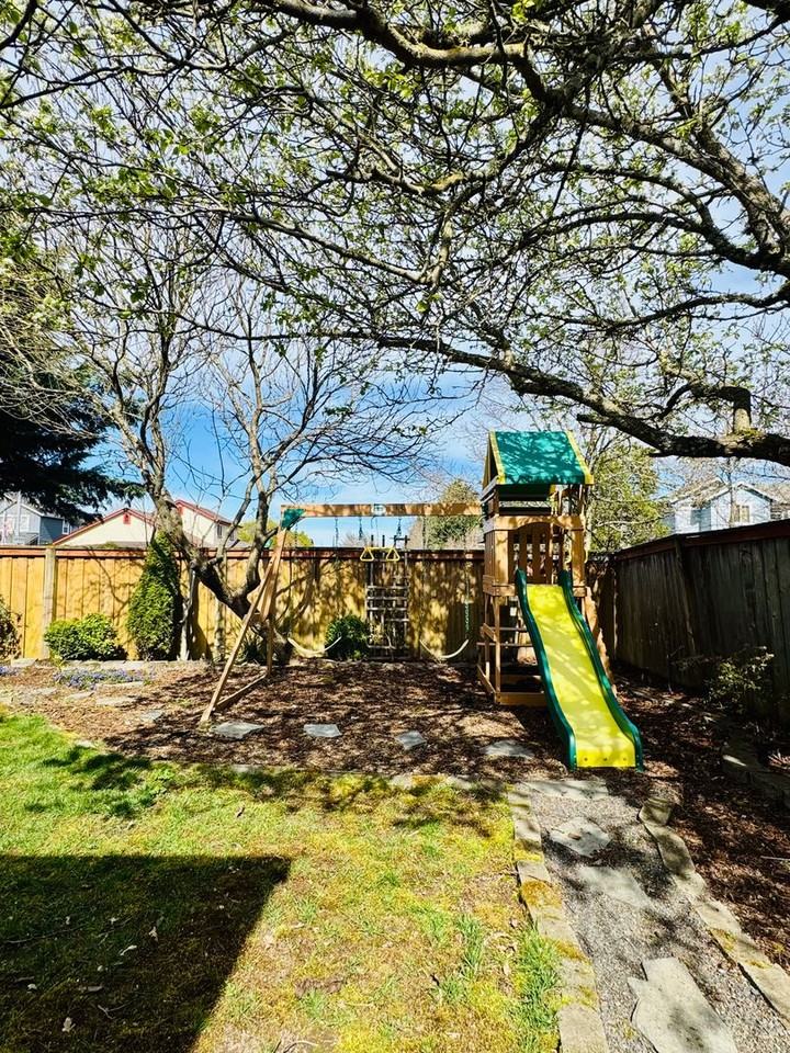 1575 Adelman Loop - Photo 2 of 16