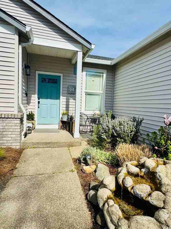 1575 Adelman Loop - Photo 3 of 16