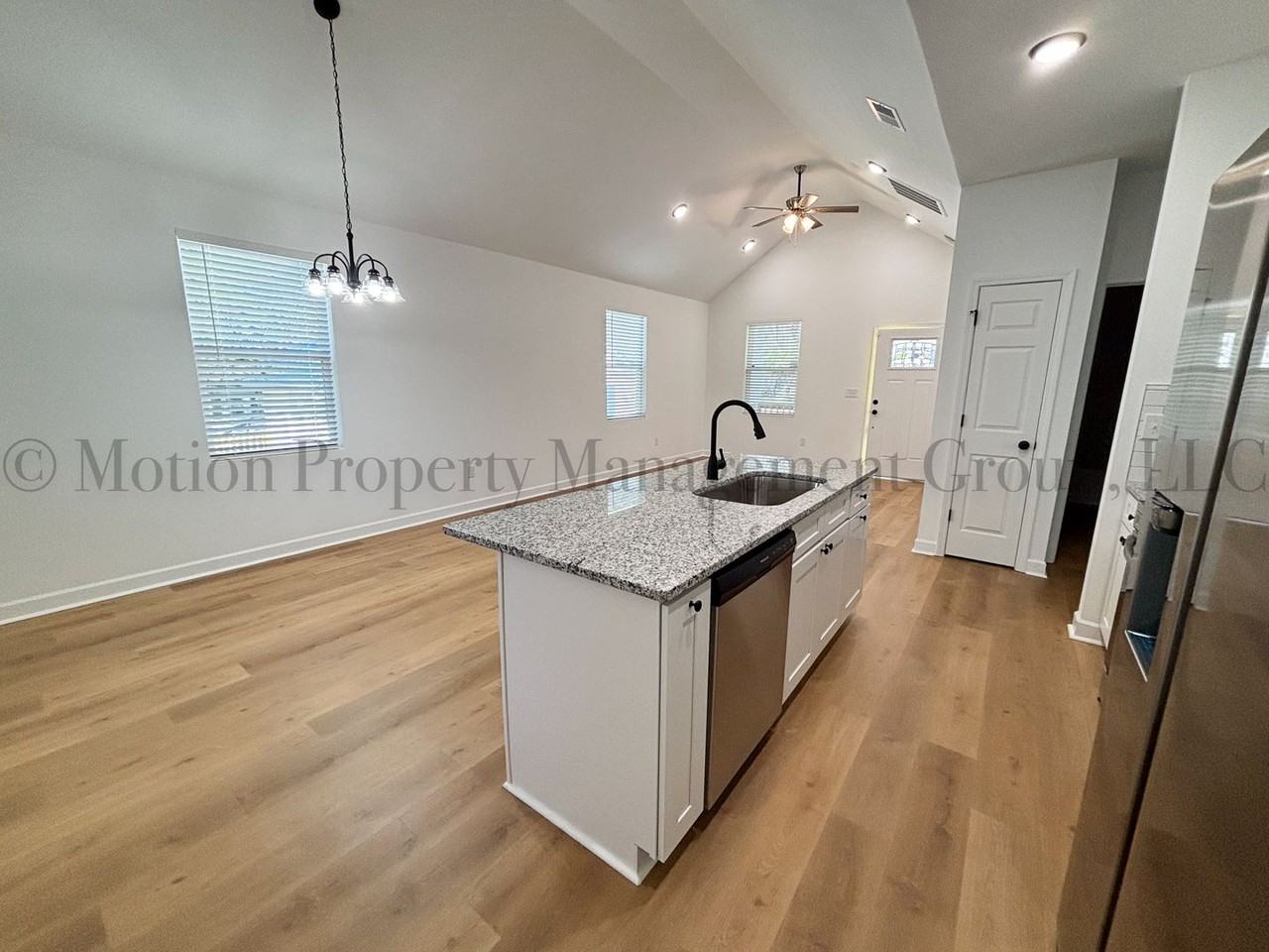 1121 Wilmington Ave - Photo 2 of 12