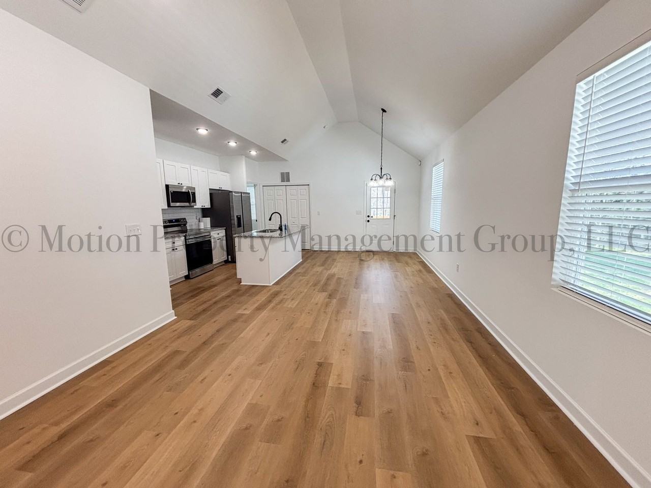 1121 Wilmington Ave - Photo 4 of 12