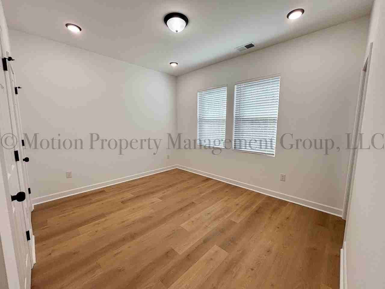 1121 Wilmington Ave - Photo 5 of 12