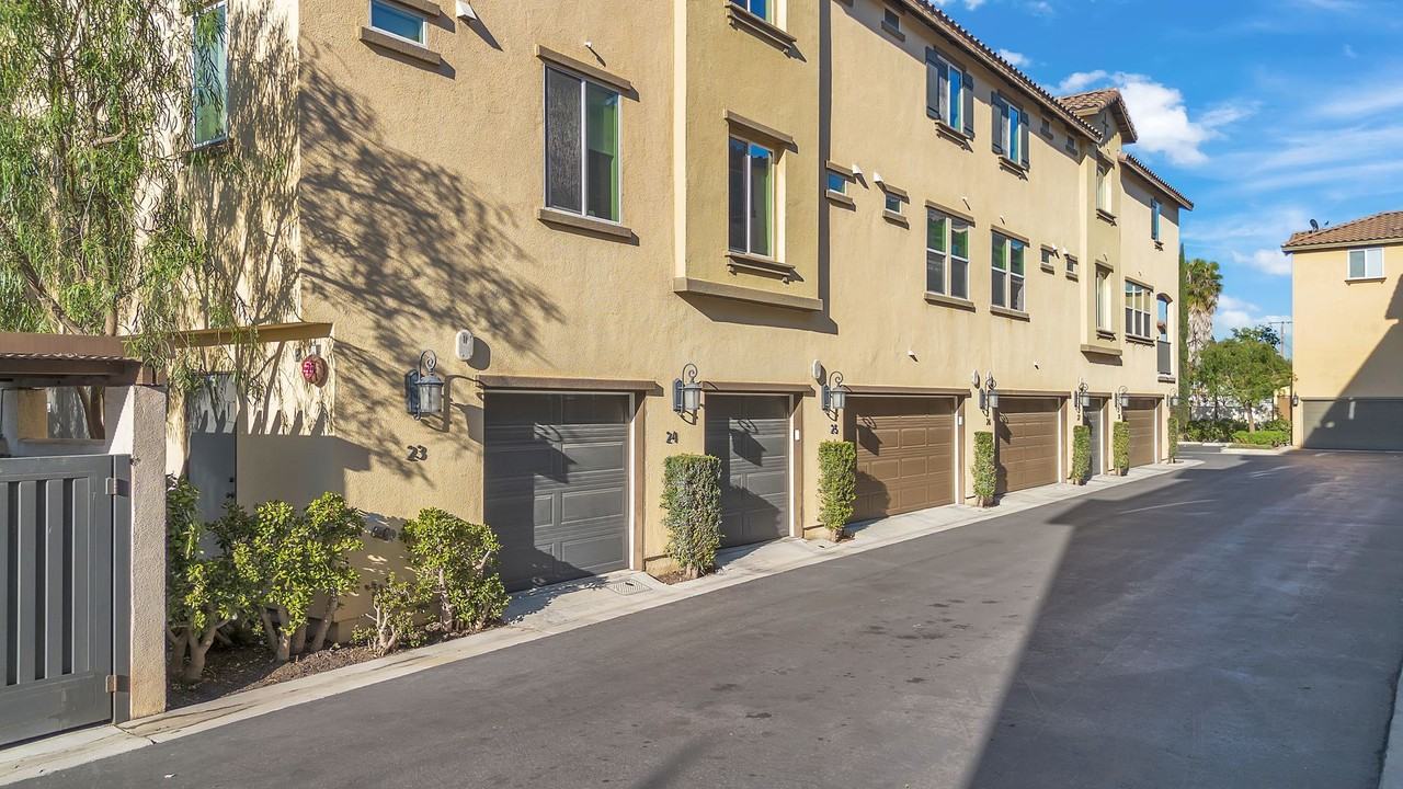 1520 W 1st St - Photo 2 of 31