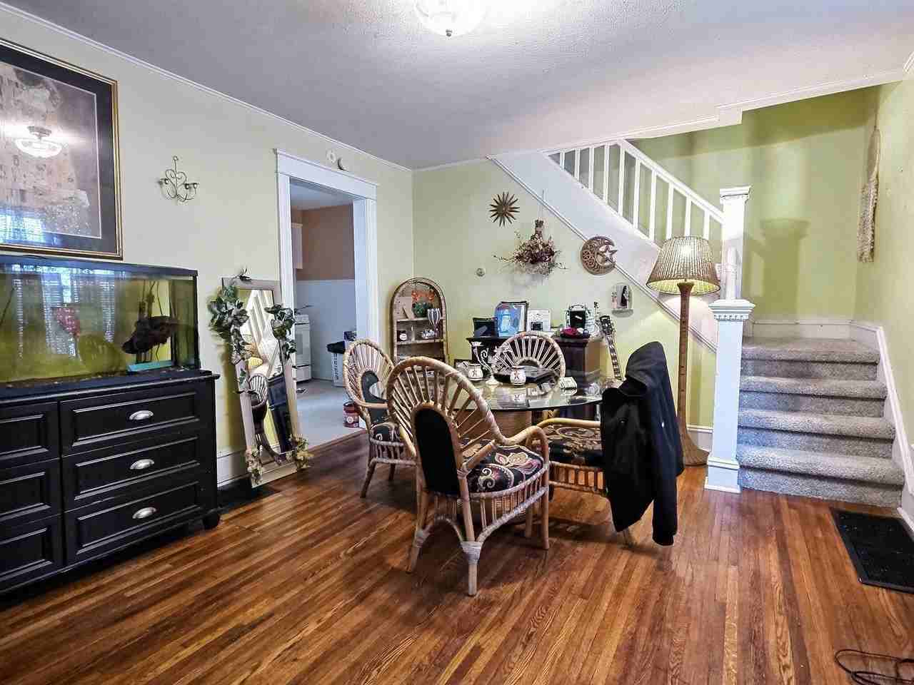 213 Foster Ave - Photo 4 of 16