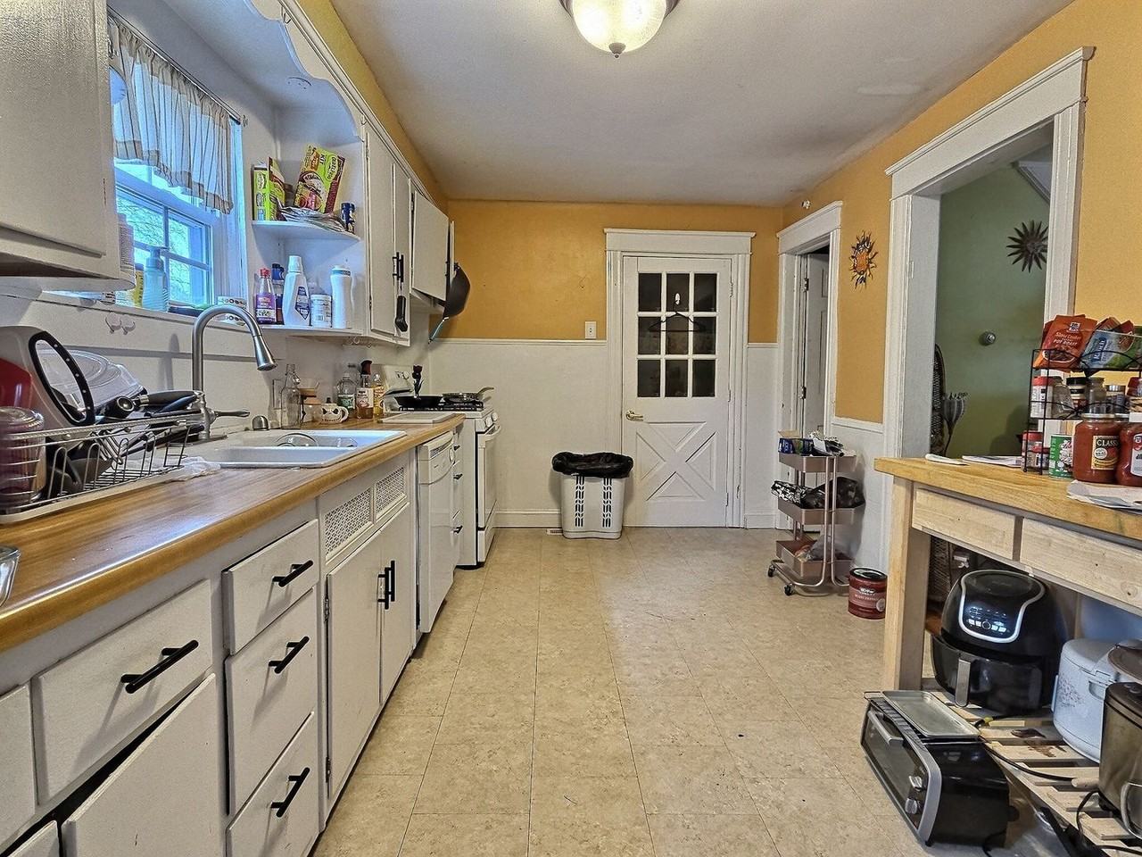 213 Foster Ave - Photo 6 of 16