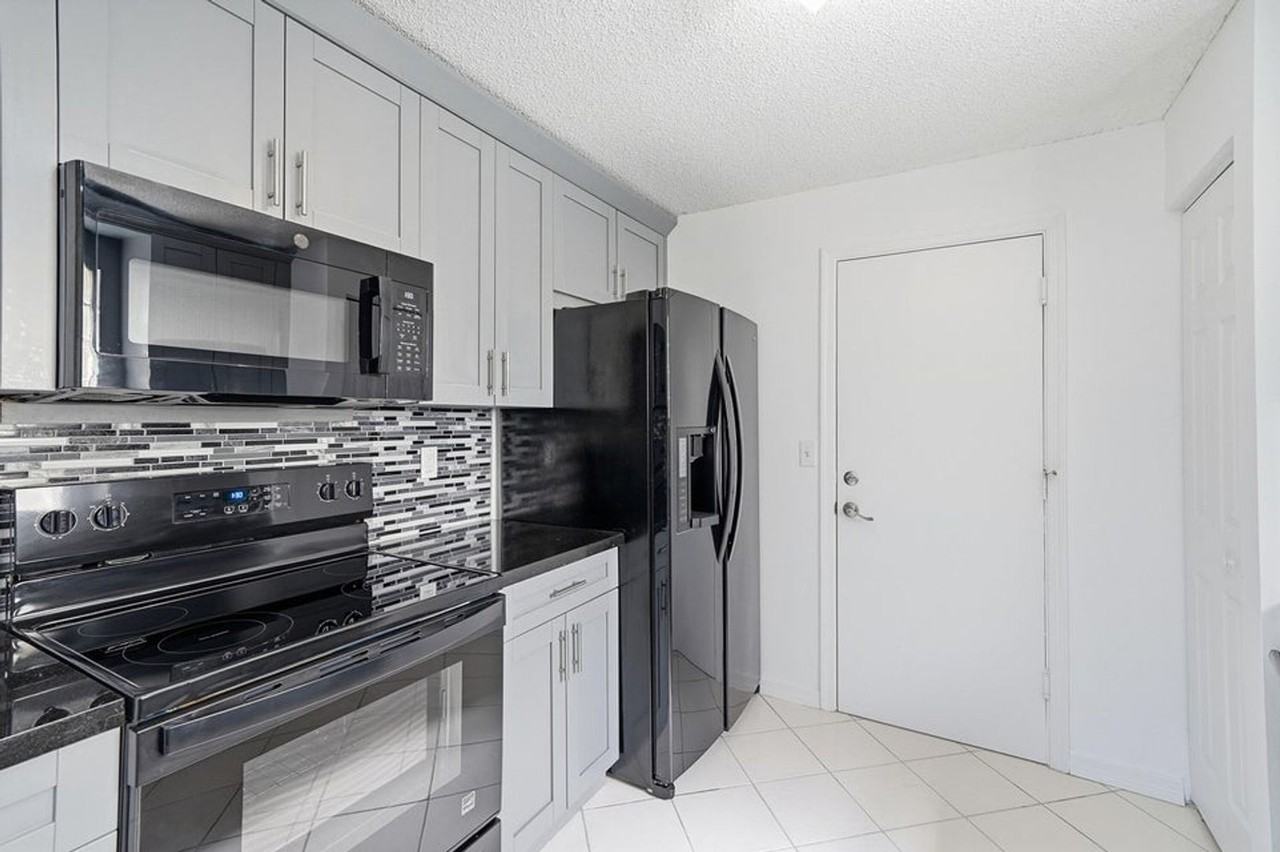 3422 Nw 110th Way - Photo 3 of 27