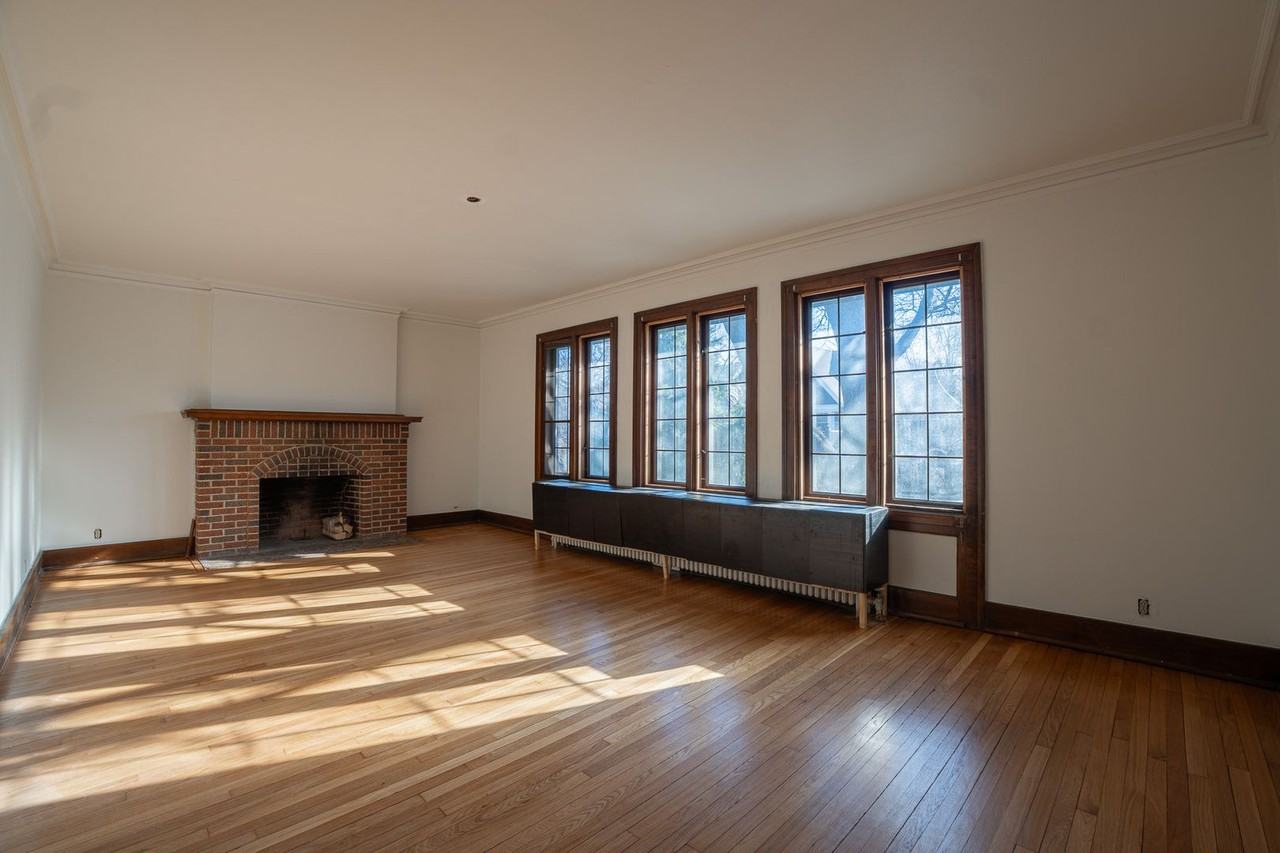 2222 E Park Pl - Photo 2 of 35