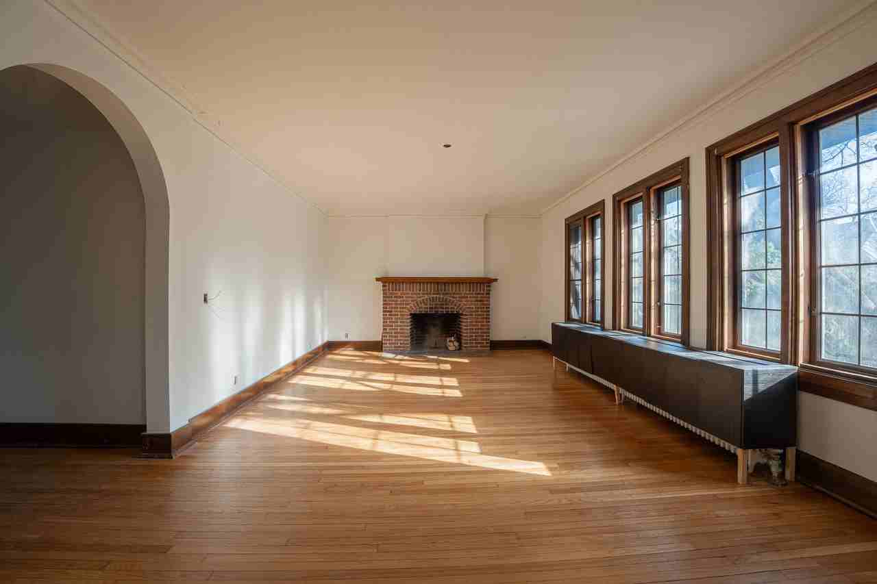 2222 E Park Pl - Photo 3 of 35