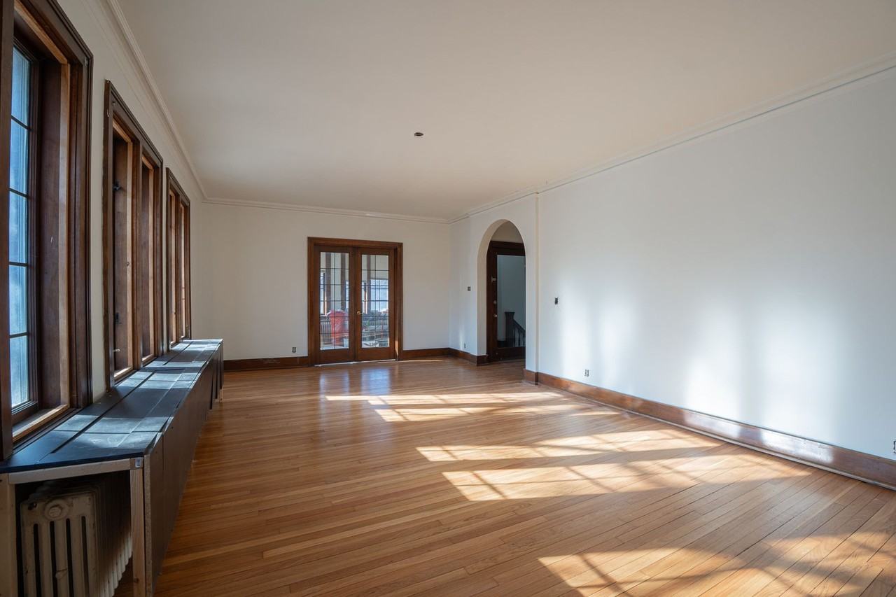 2222 E Park Pl - Photo 4 of 35