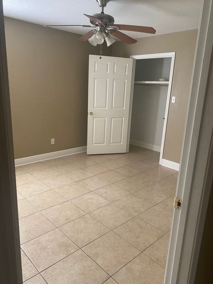 1106 York St - Photo 2 of 5