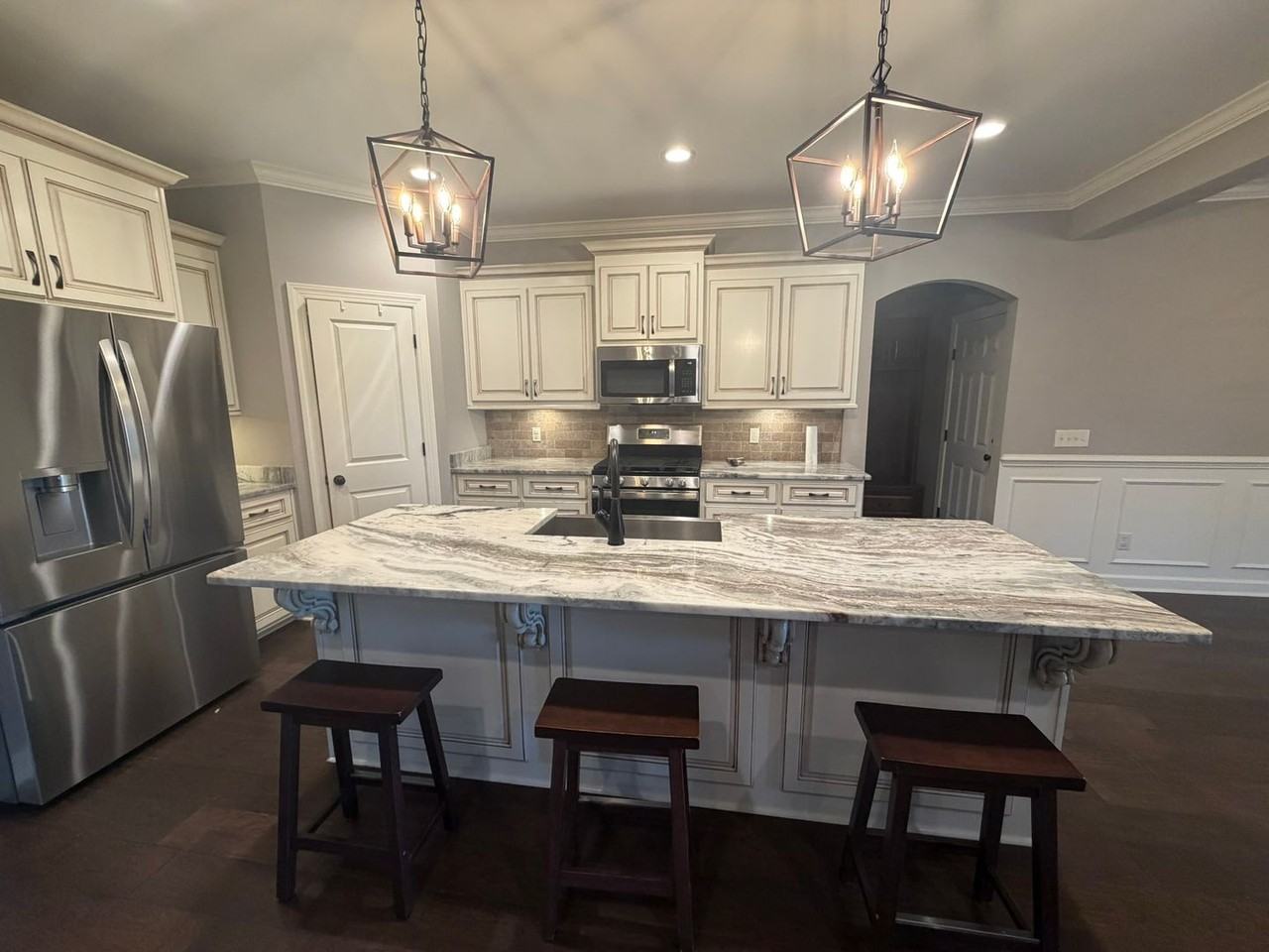 469 Madison Ave - Photo 5 of 38