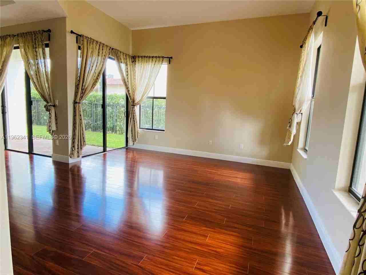 8353 Nw 38th St - Photo 4 of 19