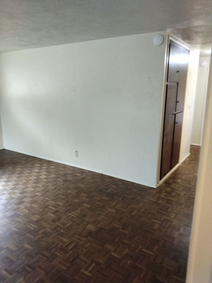 329 F St - Photo 2 of 12