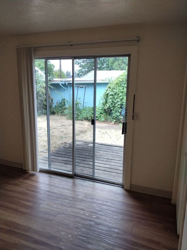 329 F St - Photo 4 of 12