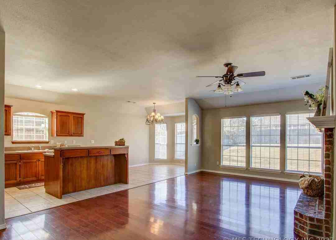 12414 S Cedar Ave #1 - Photo 3 of 20