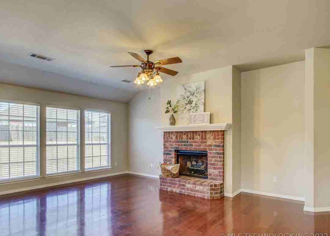 12414 S Cedar Ave #1 - Photo 4 of 20