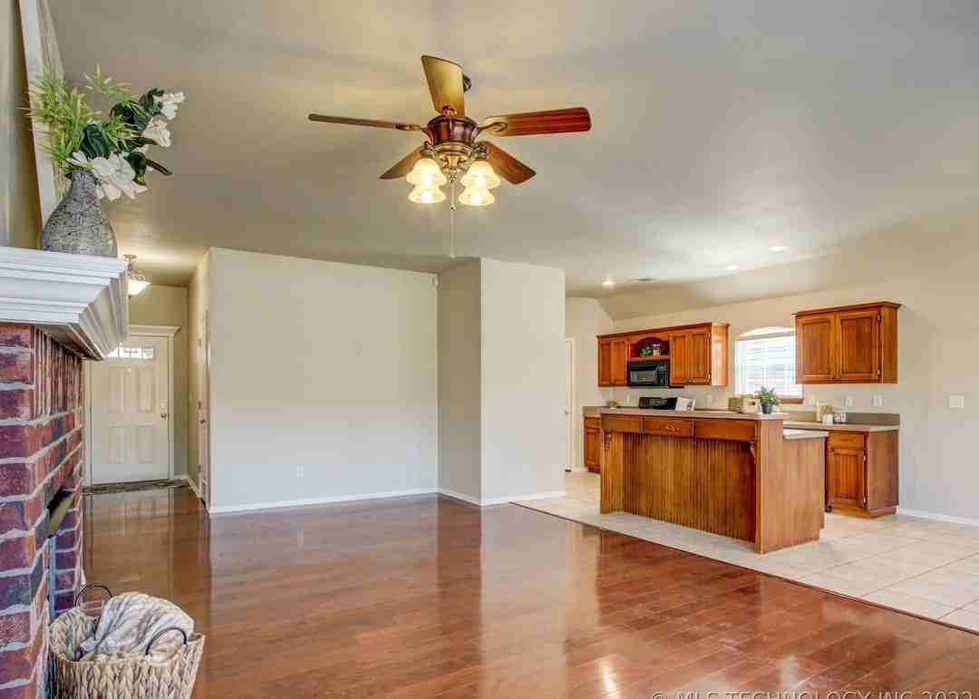 12414 S Cedar Ave #1 - Photo 5 of 20