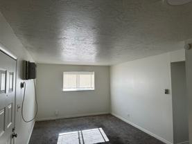 980 w 300 s - Photo 1 of 1