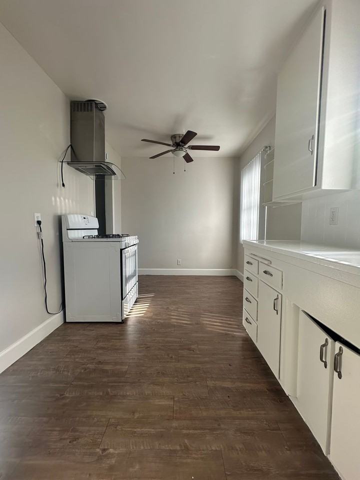 LAST 1 Bedroom/ 1 Bathroom Apartment Available! - Photo 3 of 14