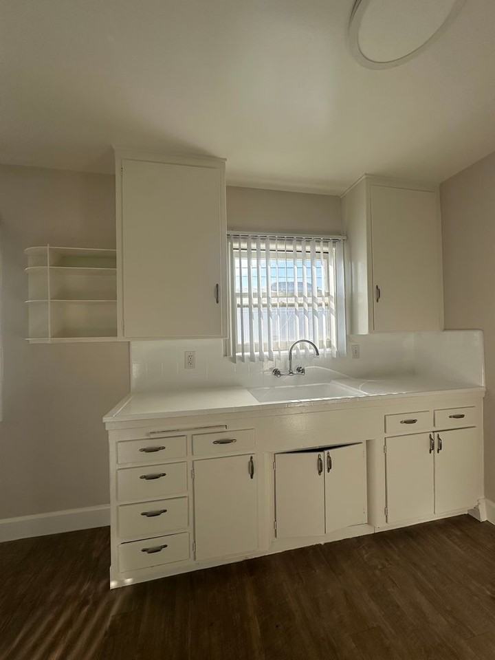 LAST 1 Bedroom/ 1 Bathroom Apartment Available! - Photo 4 of 14