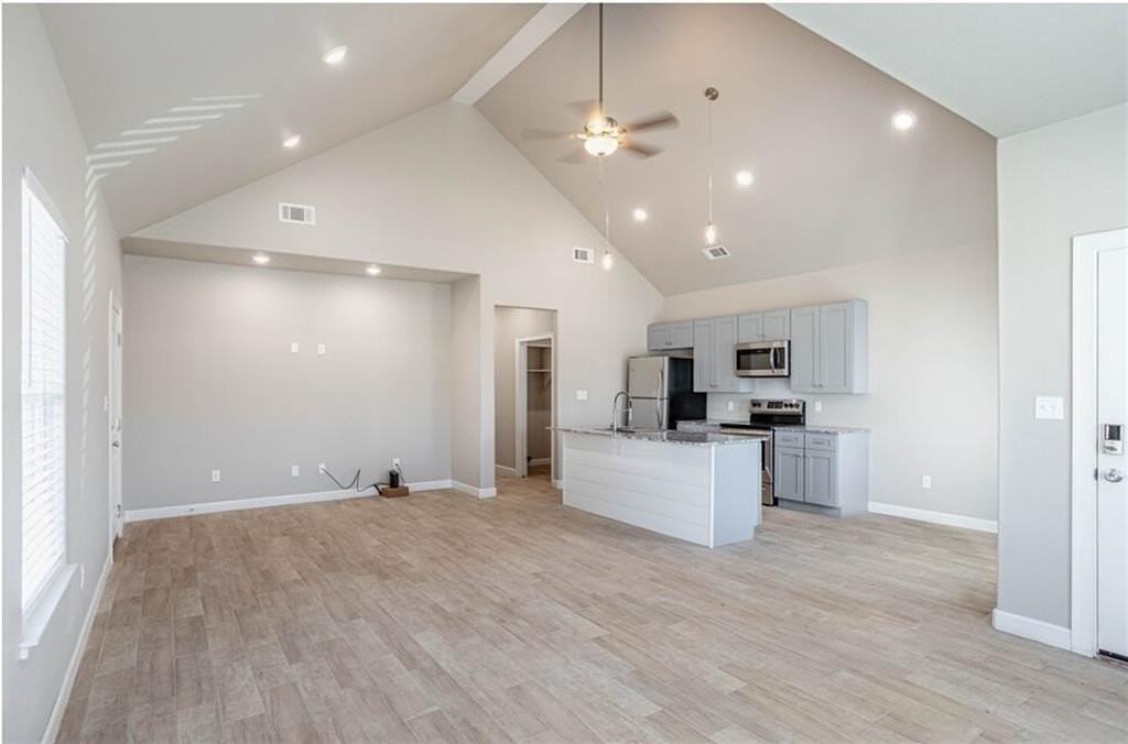 917 Valley Oaks Ln - Photo 2 of 25