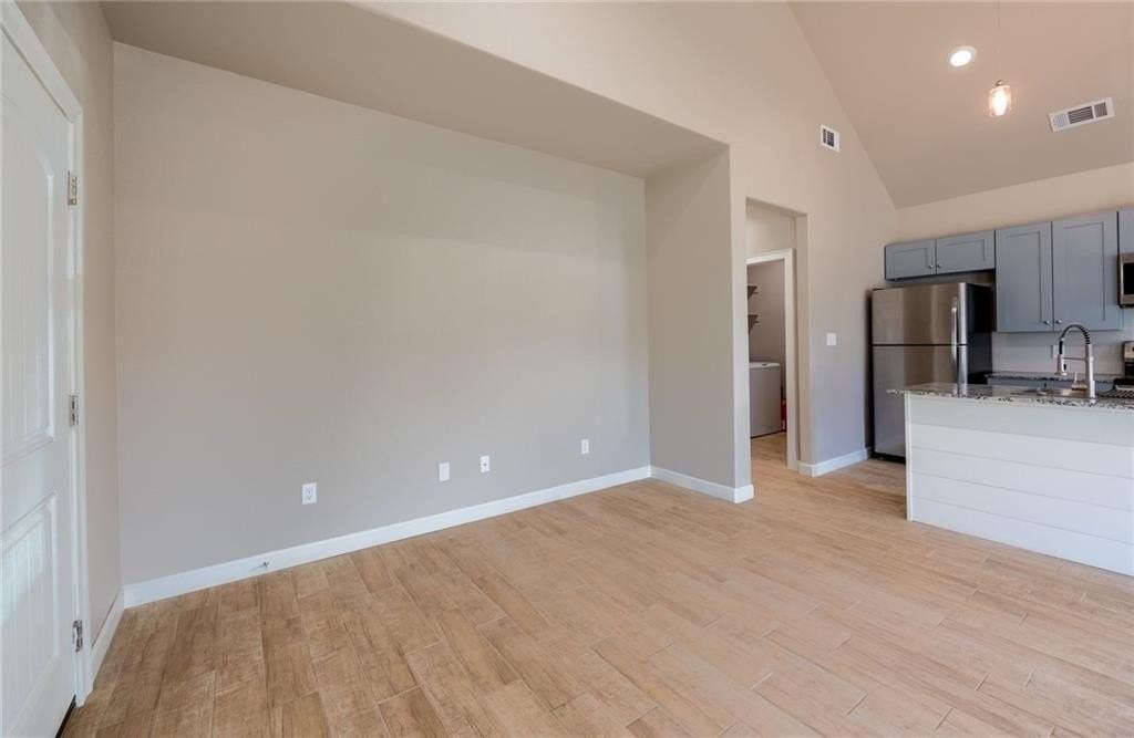 917 Valley Oaks Ln - Photo 3 of 25