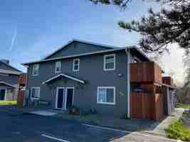 featured image of 825 Lakeside Dr